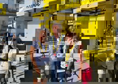 Géraldine Mbarga MBoa, Responsable relations publiques de l'UGPBAN ; Nelson Monfort, invité de l'UGPBAN et Marie-Christine Duval de l'Agence COMECLA en charge des relations presse de l’UGPBAN au village du Tour de France à Tours.